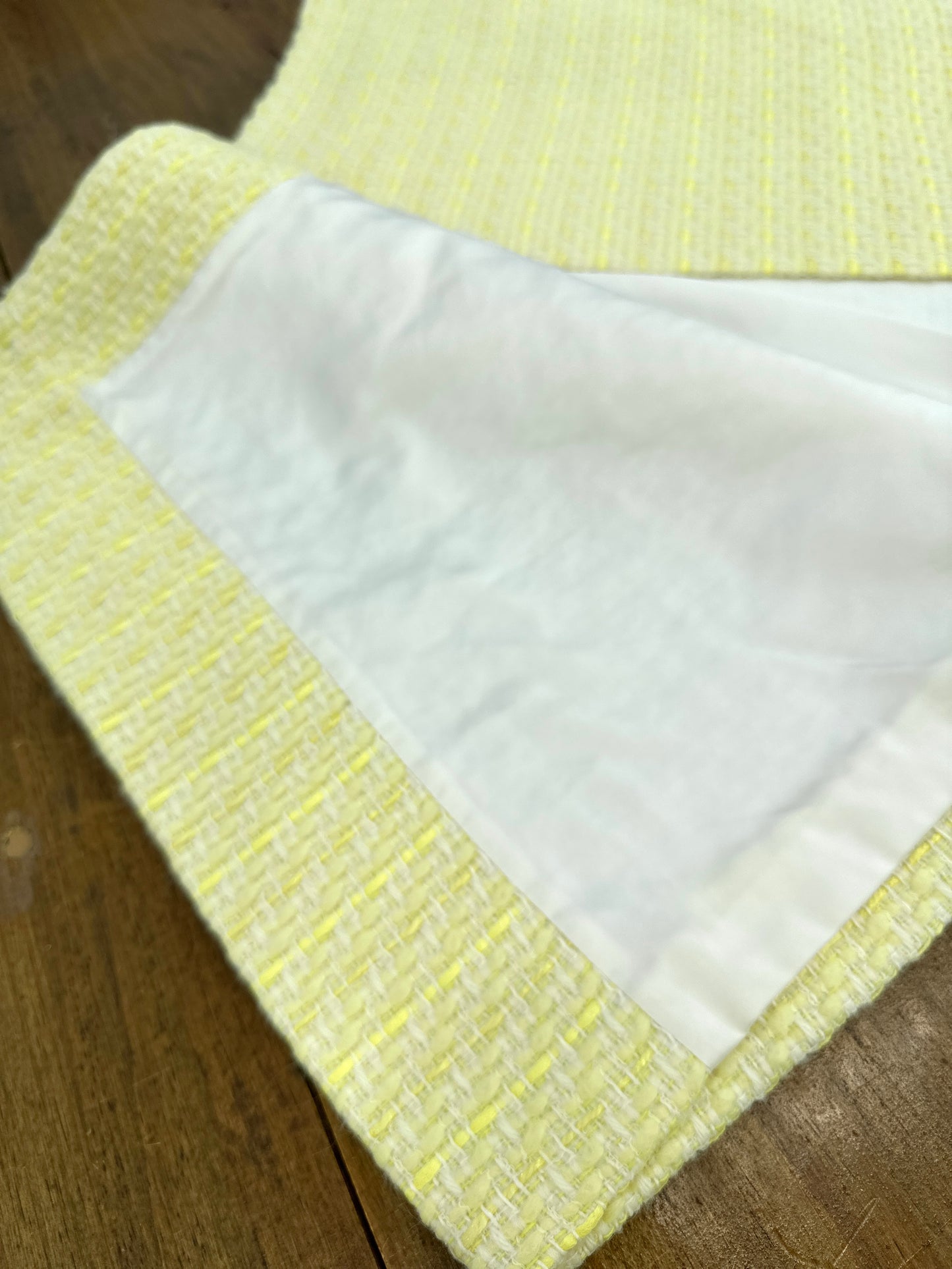 Tweed yellow skirt of wool hight quality