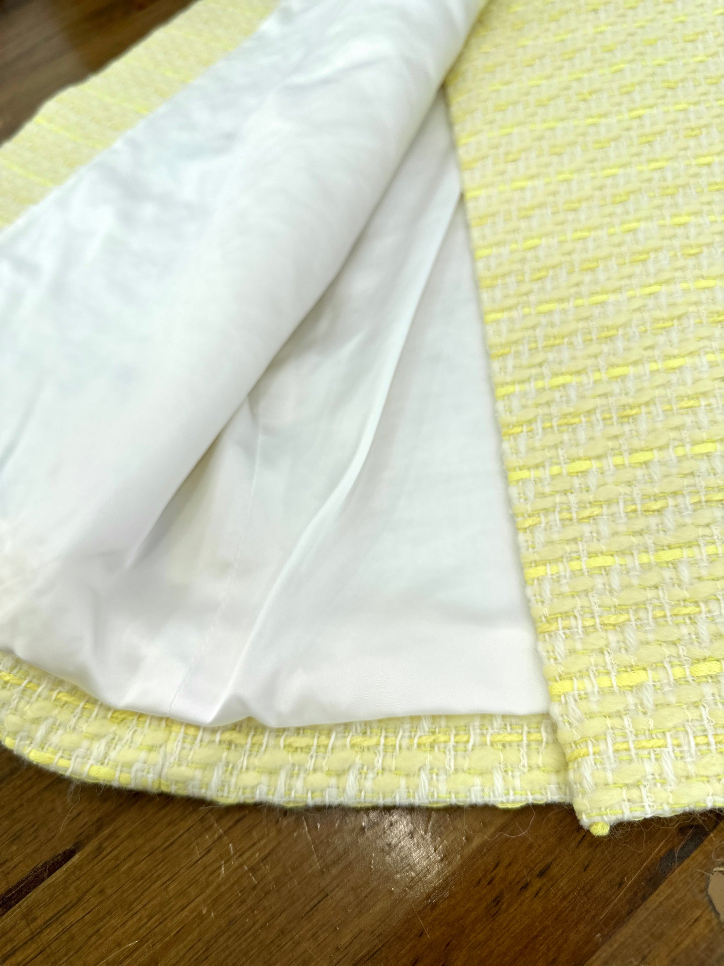 Tweed yellow skirt of wool hight quality