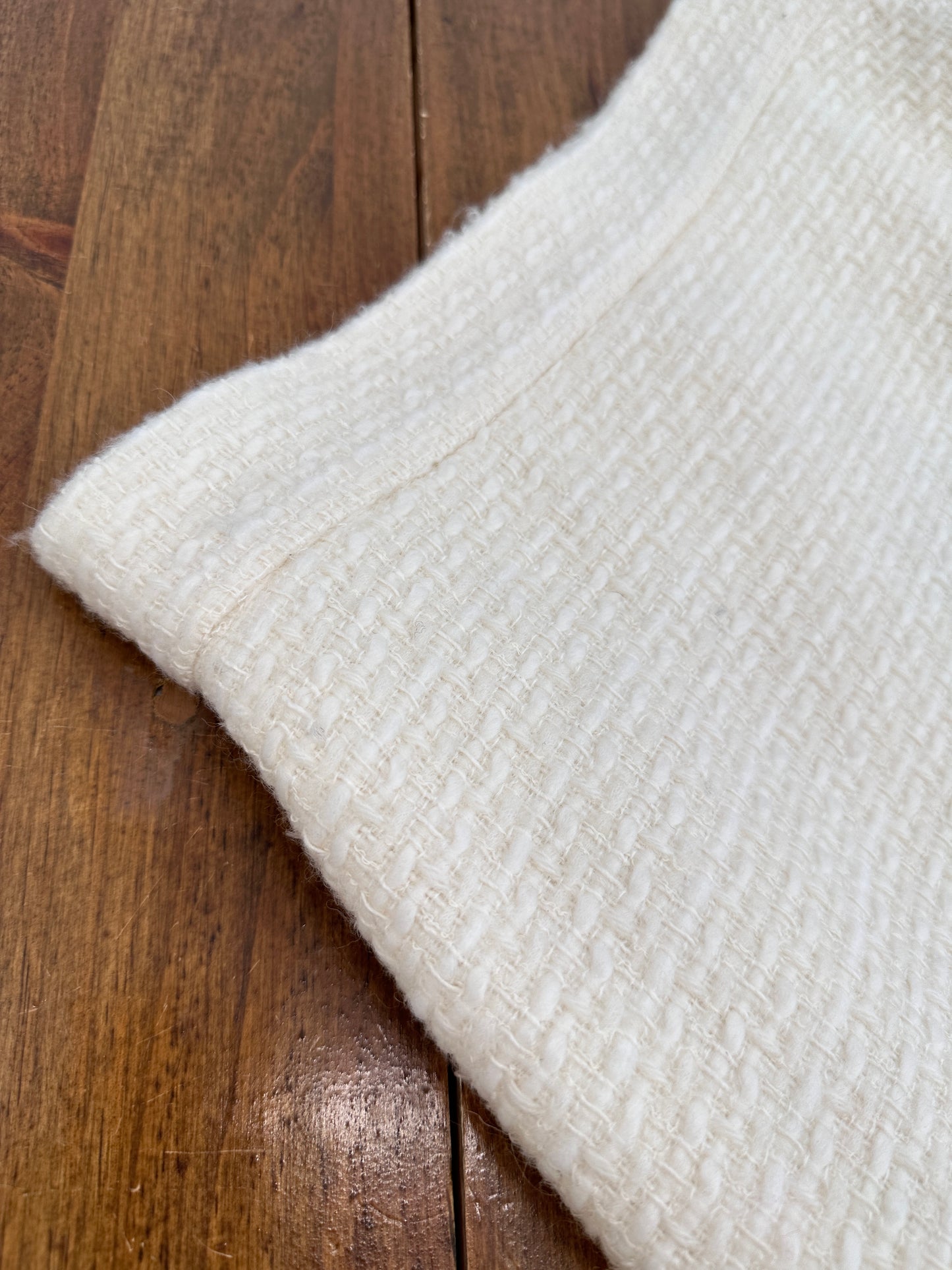Tweed white skirt of wool hight quality