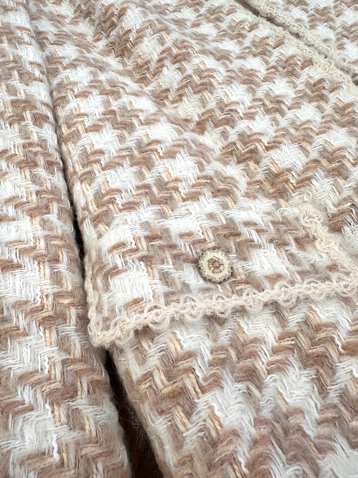 Tweed beige jacket of wool hight quality