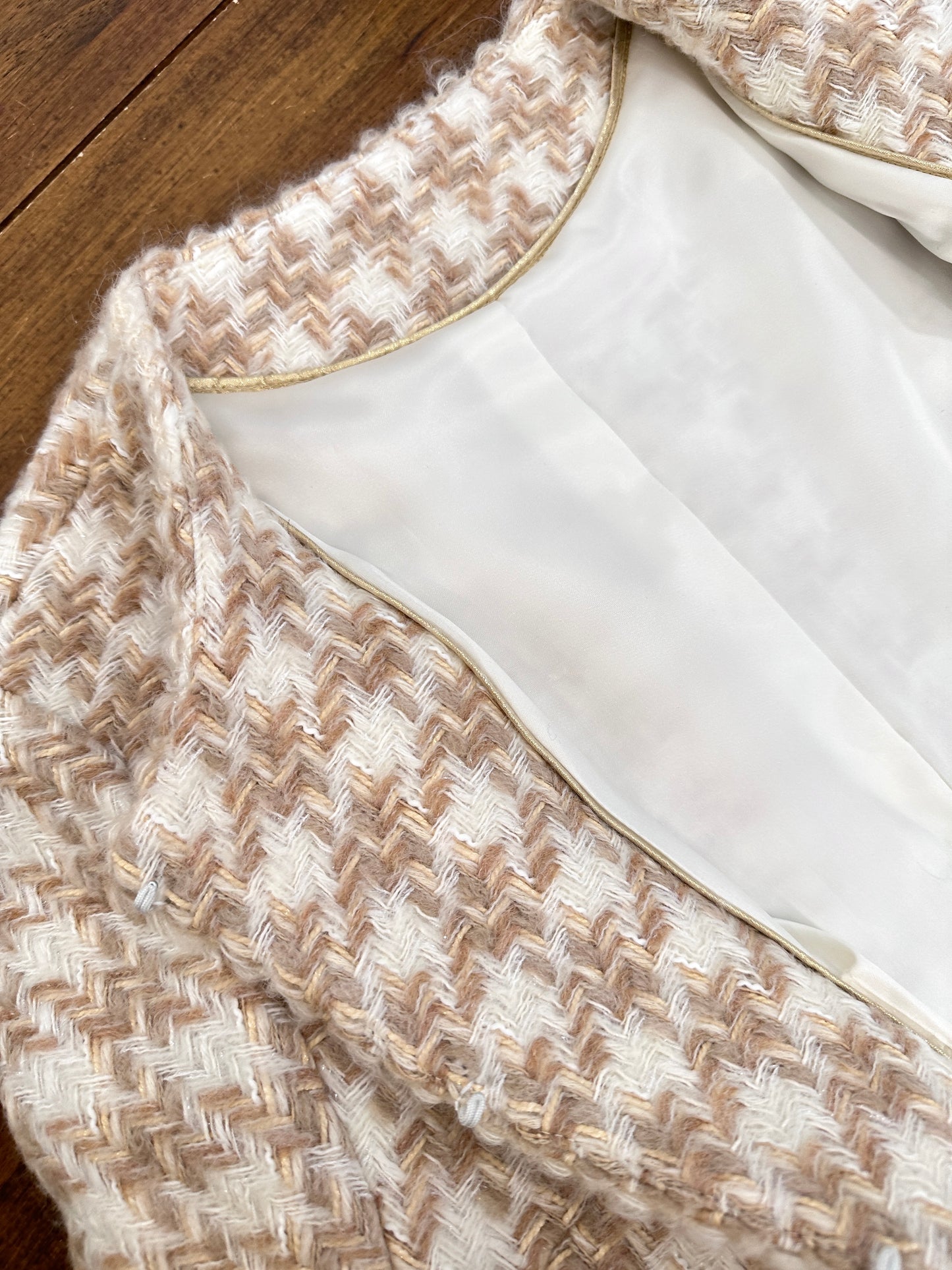 Tweed beige jacket of wool hight quality