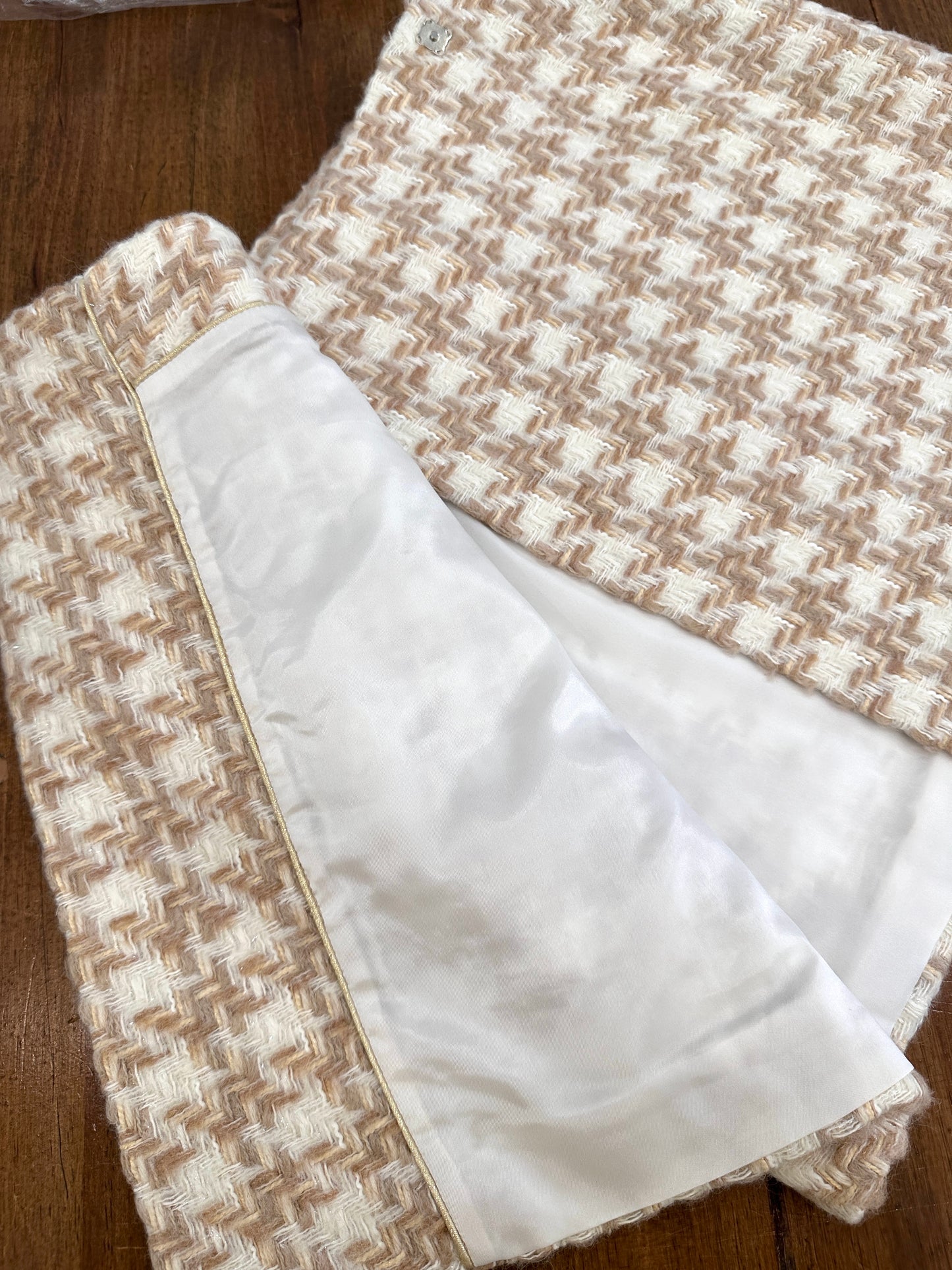 Tweed beige skirt of wool hight quality