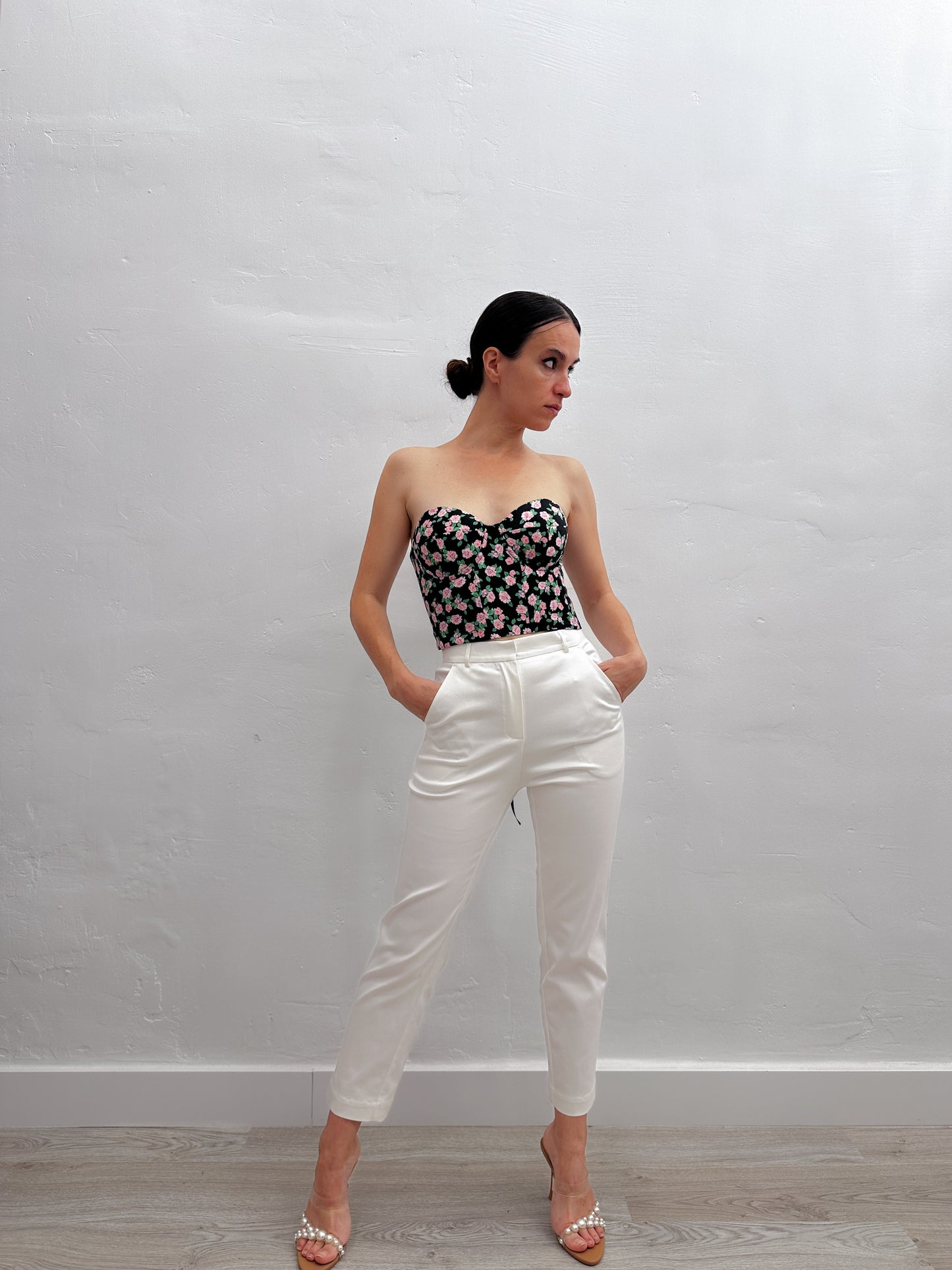 CORSET WITH CLOSED BACK