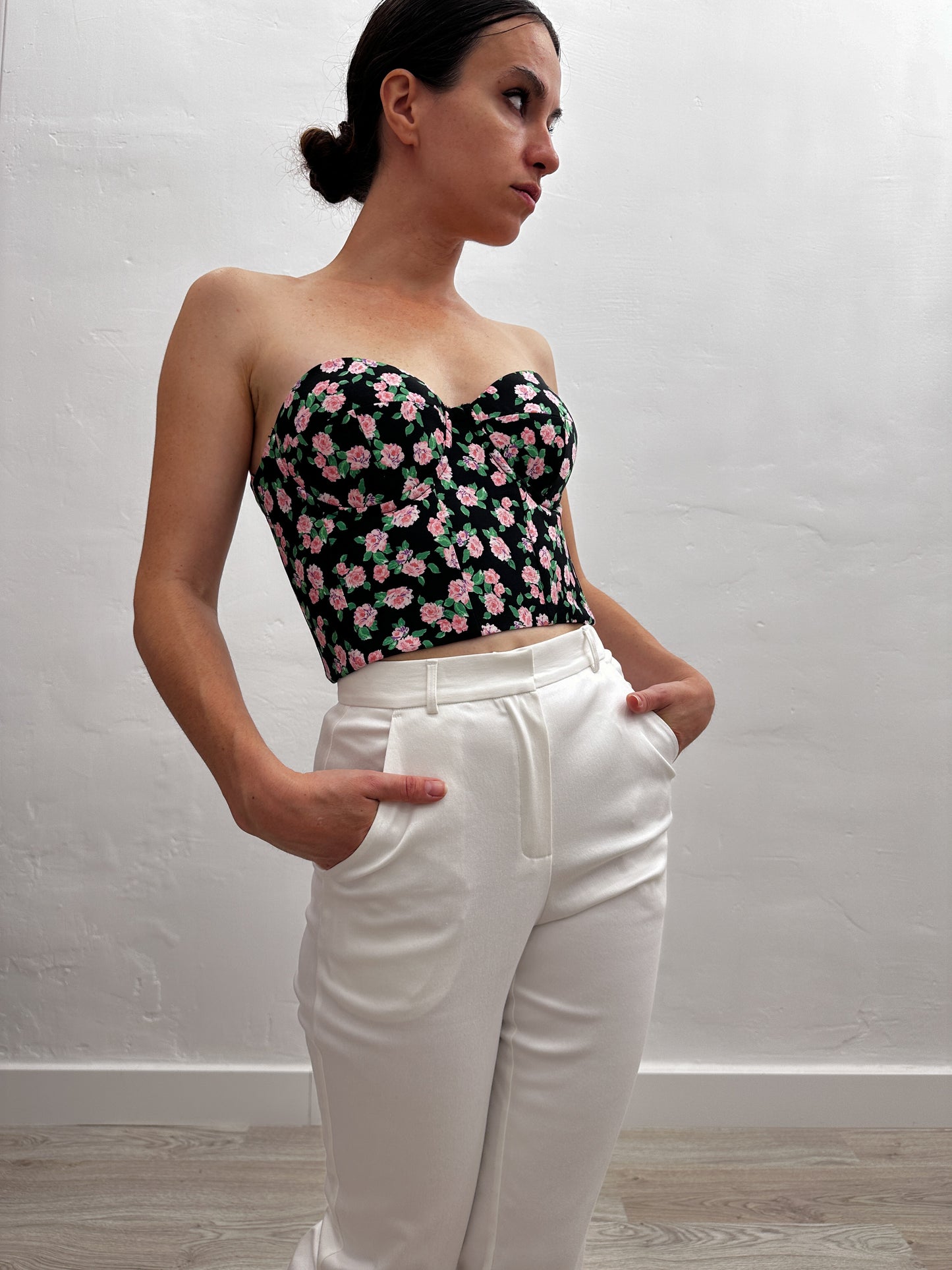 CORSET WITH CLOSED BACK