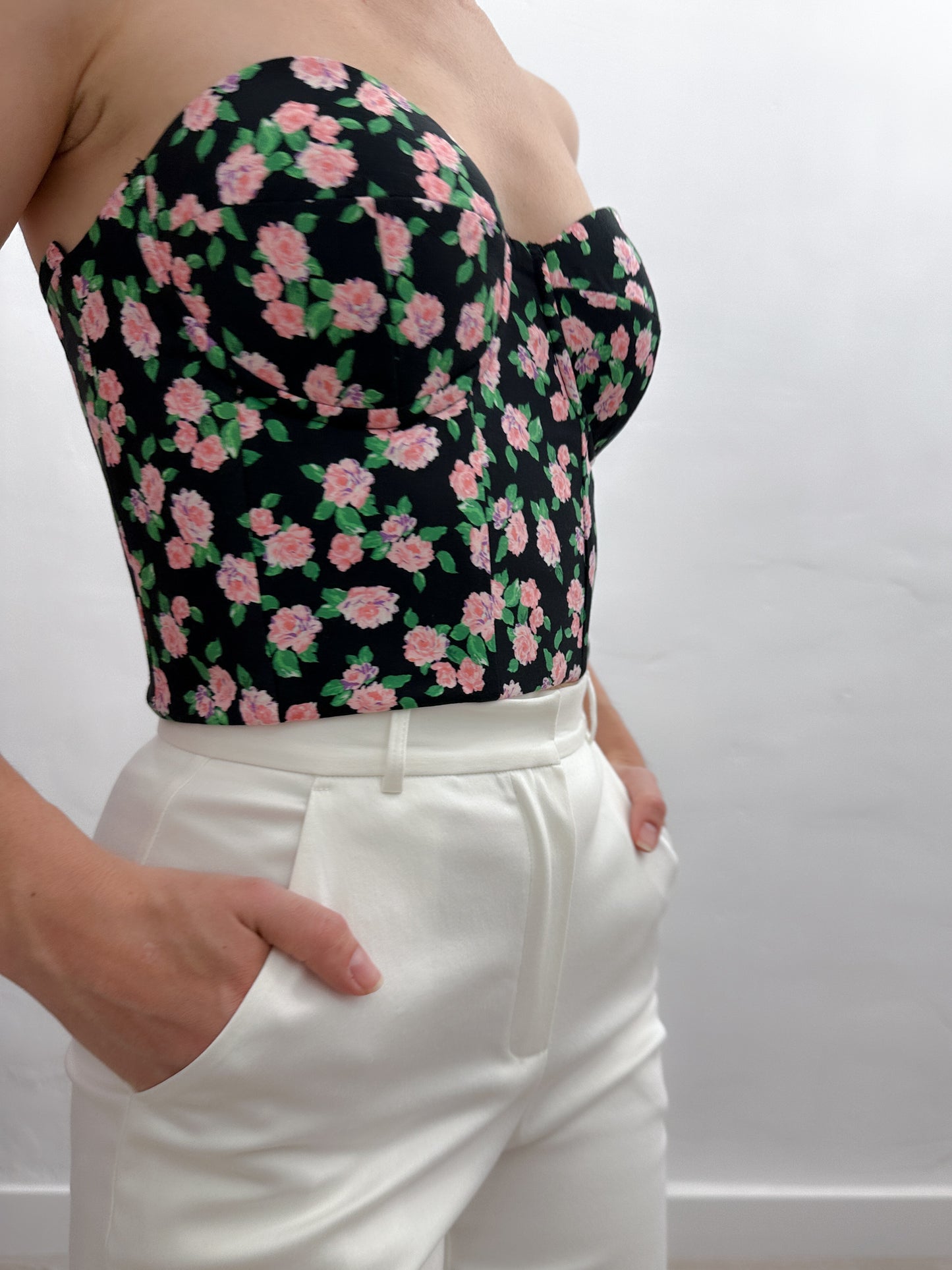 CORSET WITH CLOSED BACK