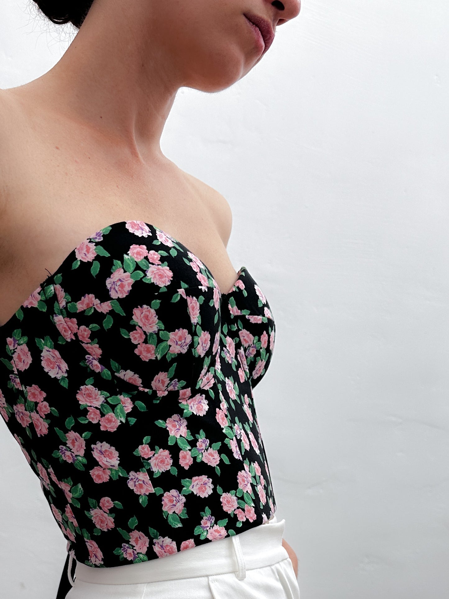 CORSET WITH CLOSED BACK