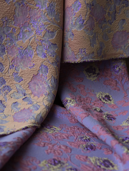 JACQUARD 3D SILK COUTURE WITH FLOWERS LILAC ROSE