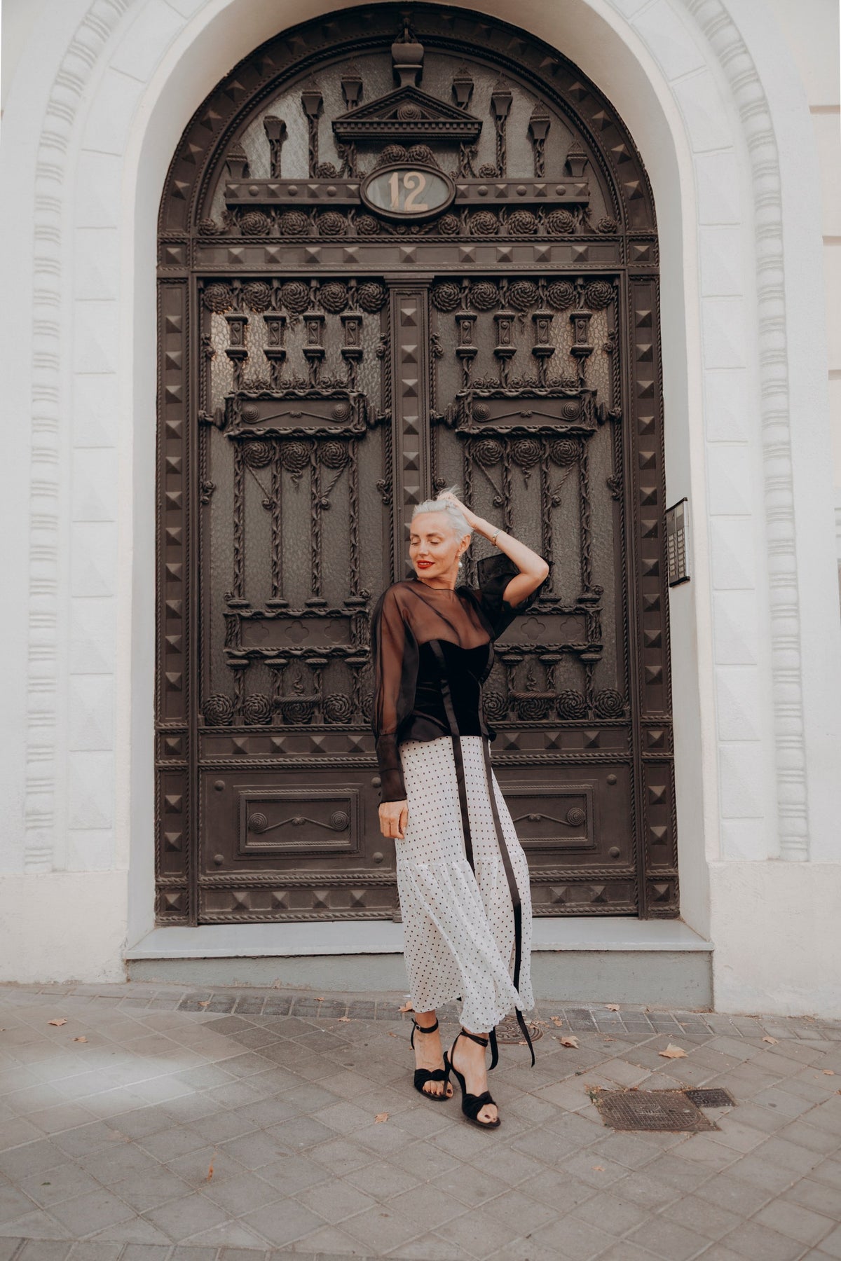 SET: FALDA MIDI + CORSÉ DE TERCIOPELO + BLUSA