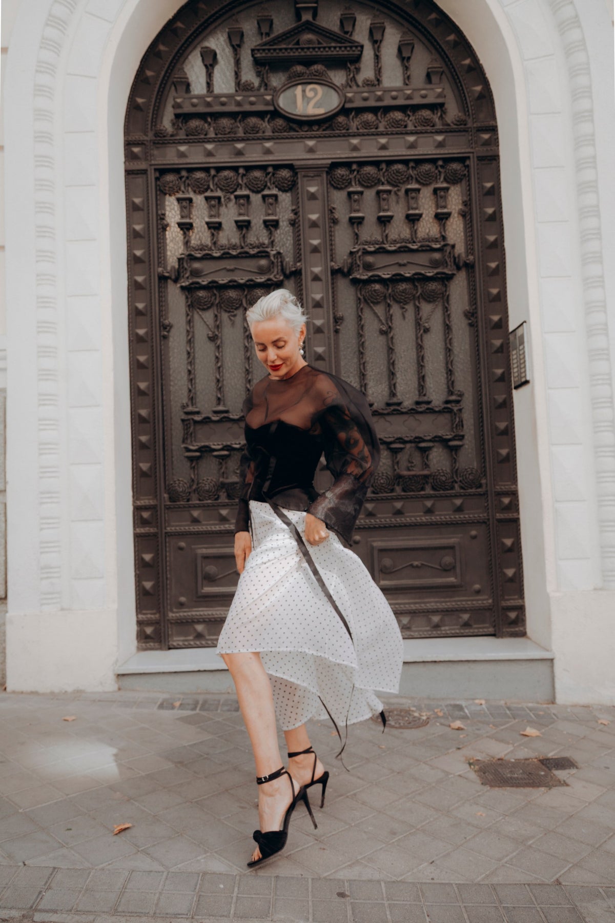 SET: FALDA MIDI + CORSÉ DE TERCIOPELO + BLUSA