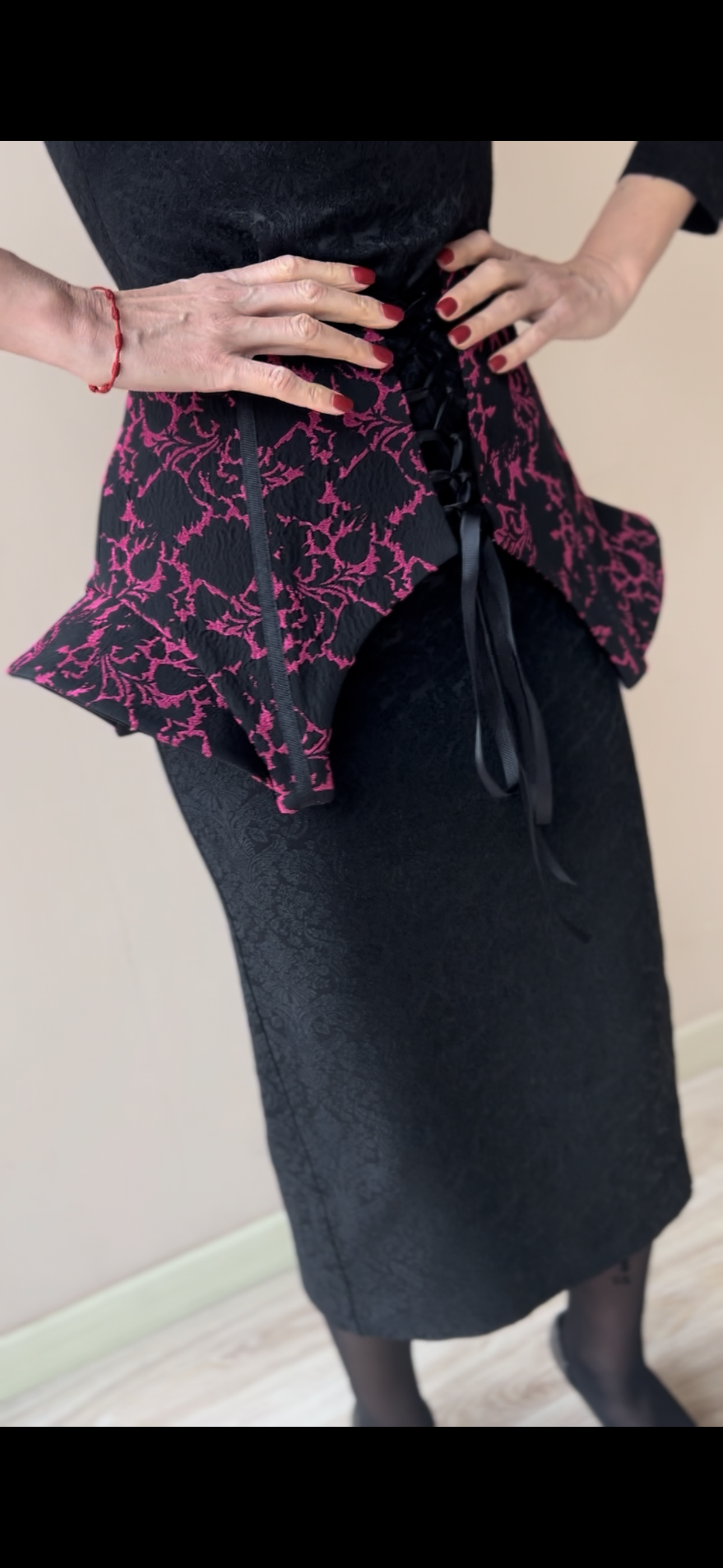 HIP CORSET